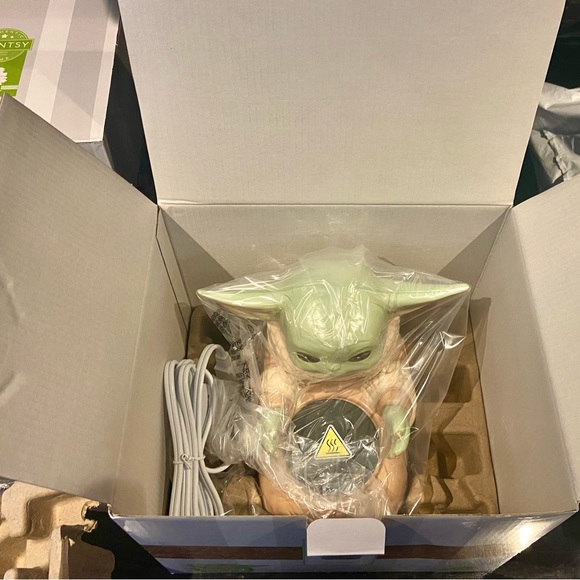 The Child SCENTSY Home Decor Plug In Wax Bar Candle Warmer Star Wars Yoda NEW - Picture 10 of 16